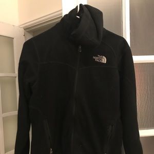 Women’s NorthFace Small Fleece WITH HOOD.